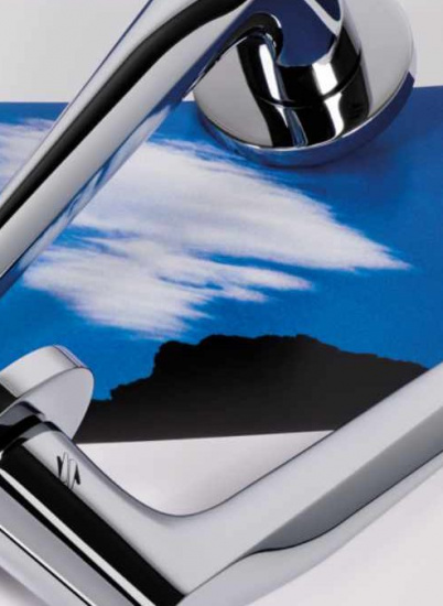 PEAK- The Colombo Design handle that plays with light